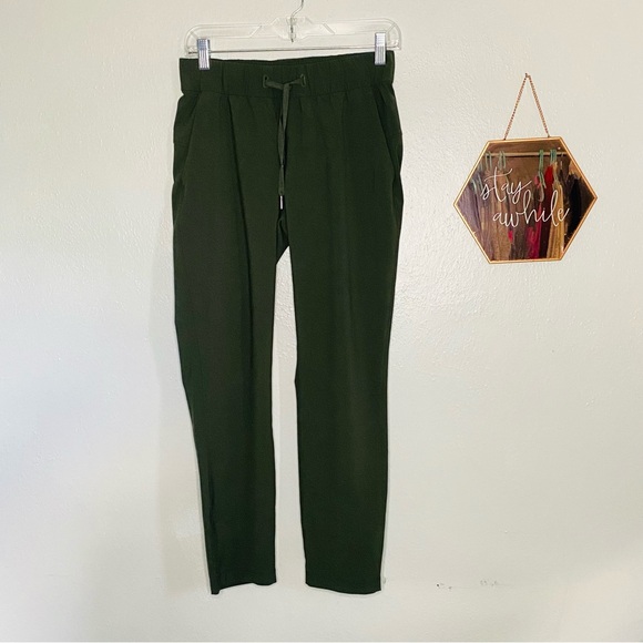 Lululemon On the Fly pant in Dark Olive Size 4 - Picture 5 of 9
